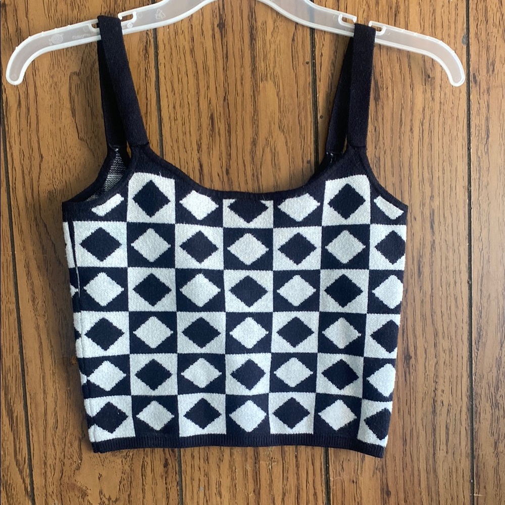 Black and White Graphic Crop Tank Top